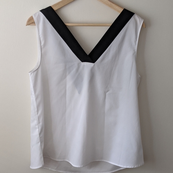 Banana Republic Black and White Sleeveless Blouse - Picture 4 of 4